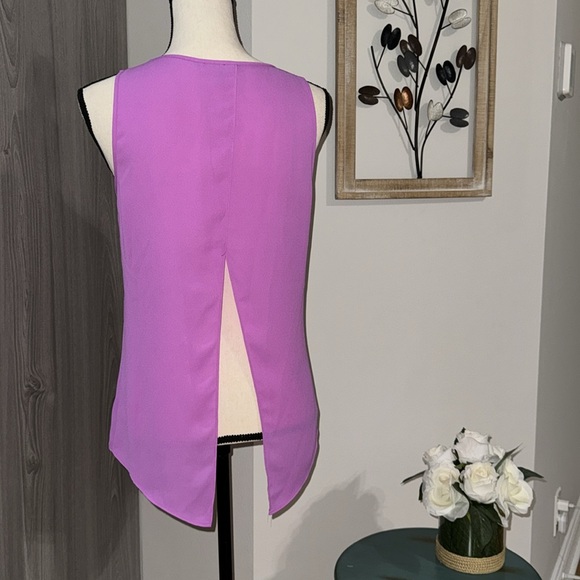 Bright purple sleeveless top with open back. - Picture 3 of 4